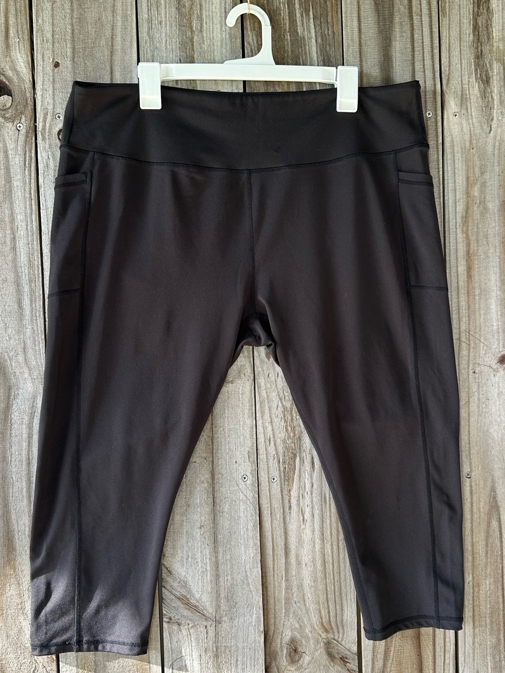 Black Capri Workout Leggings with Side Pockets Women’s Plus Size 3XL Athleisure
